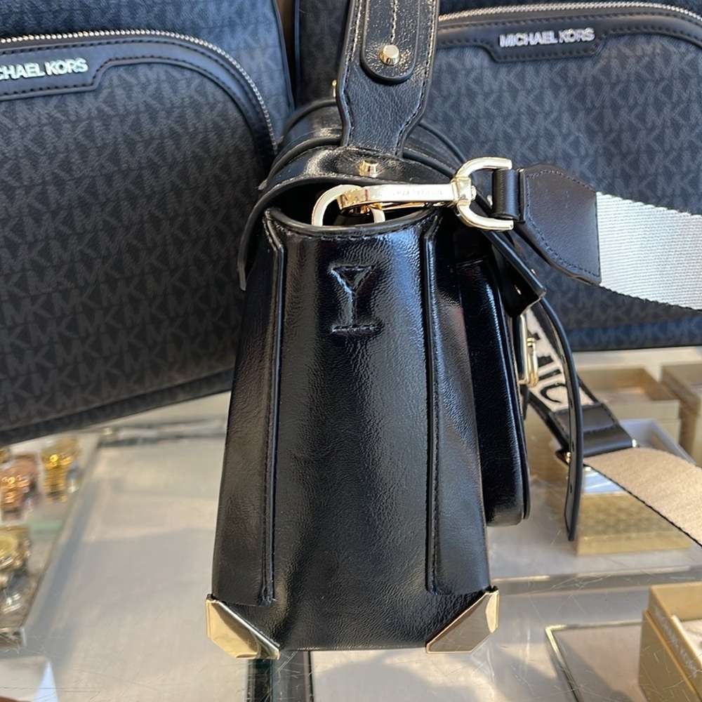 MICHAEL KORS
Manhattan Medium TH SCHOOL Crackled Metallic Leather SATCHEL
Black - Picture 14 of 16